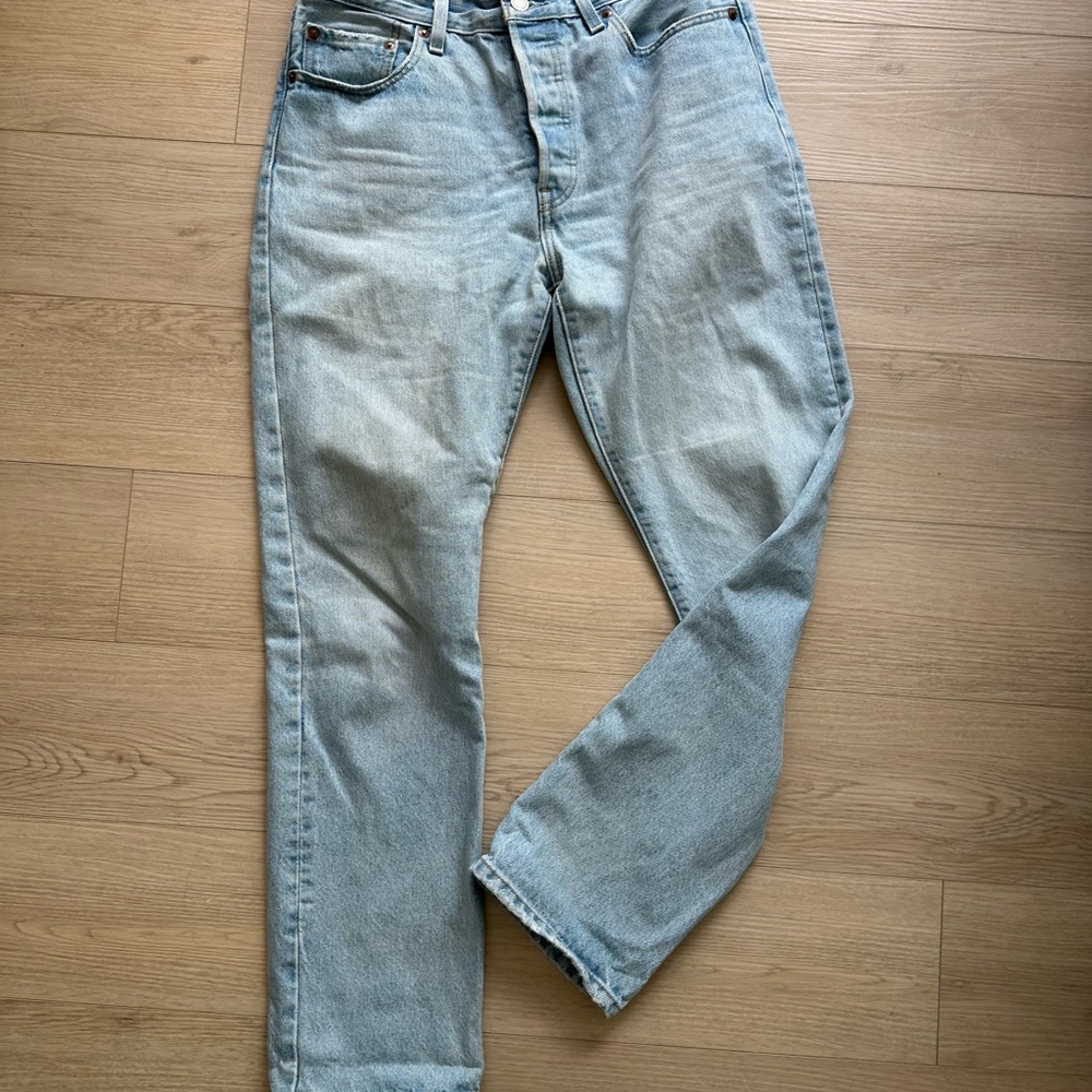 Levi's 501 Light Blue Straight Jeans - Classic Five-Pocket Denim